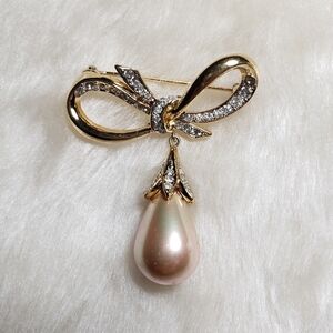 VINTAGE Unsigned Nina Ricci Bow Brooch Rhinestones Glass Pearl Drop Goldtone
